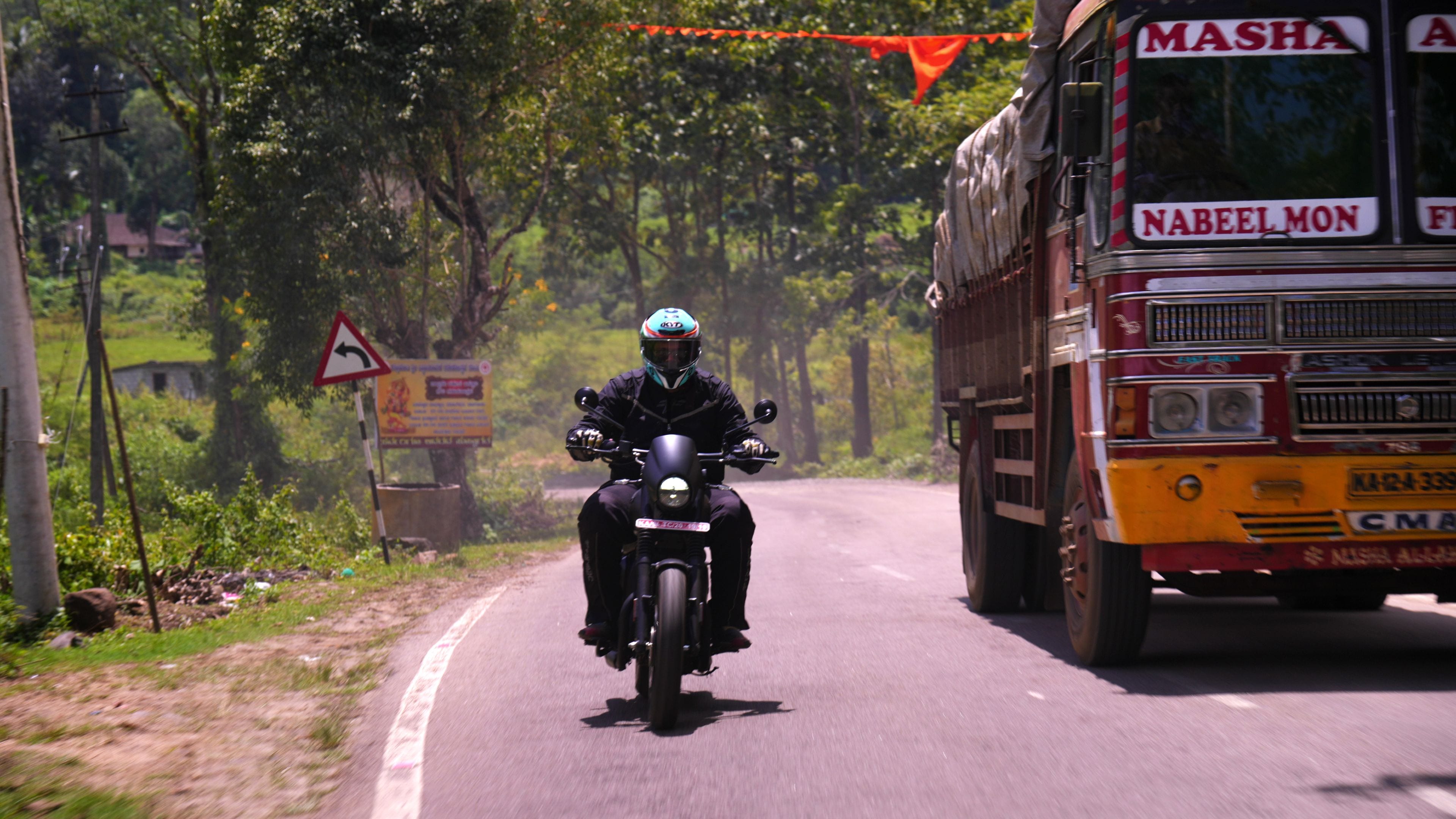 2025 Yezdi Roadster Review 