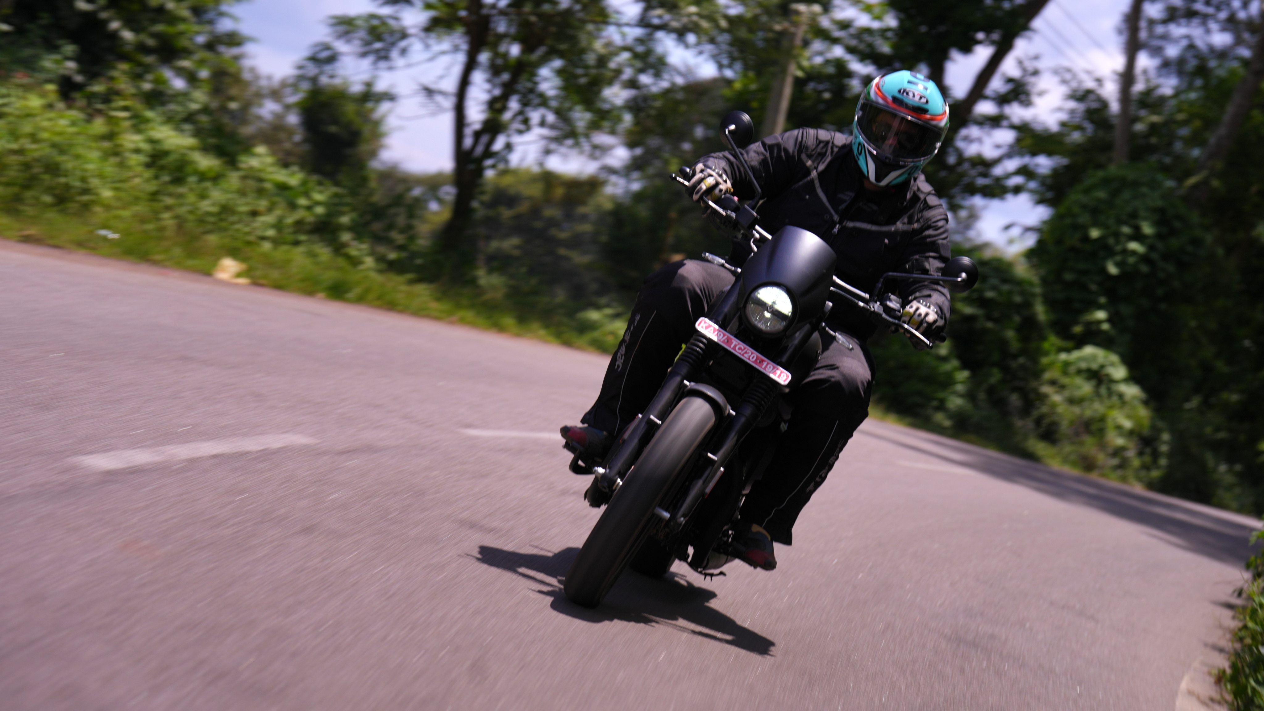 2025 Yezdi Roadster Review 