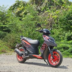 The Aprilia SR 175 carries forward the sharp Italian styling that made the SR series famous.