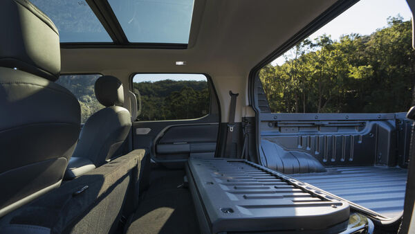 The MGU9 features a smart hatch that expands the cargo area by folding the mid-gate and rear window MGU9 pickup