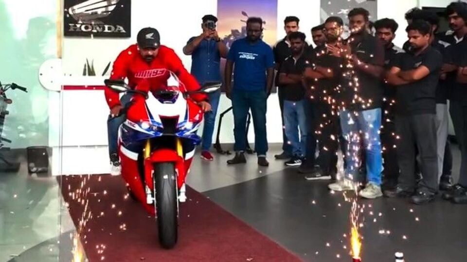 Honda CBR1000RR-R Fireblade SP deliveries