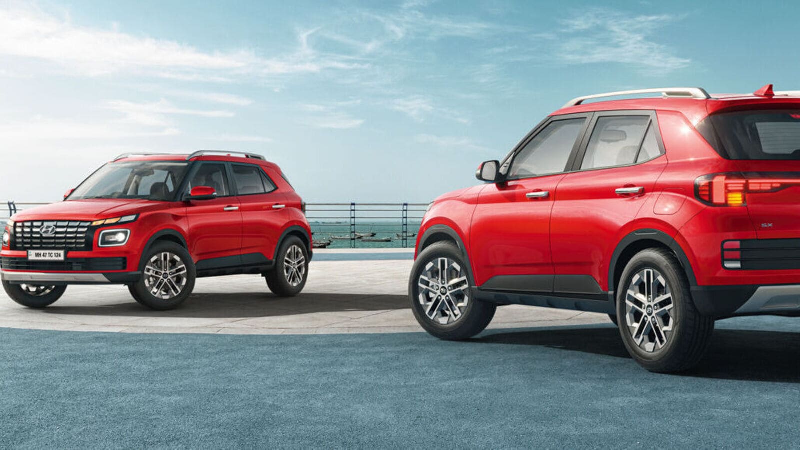 Hyundai Venue available with ₹1.73 lakh discount. But should you get one now?