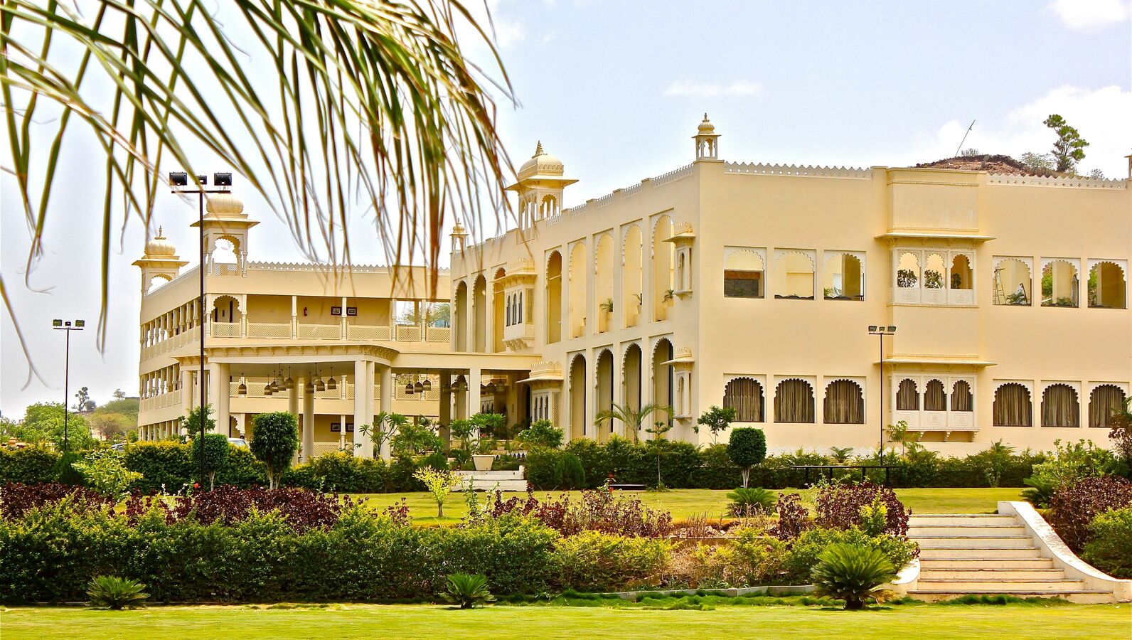 Scenic routes to take to reach Udaipur and explore its royal charm