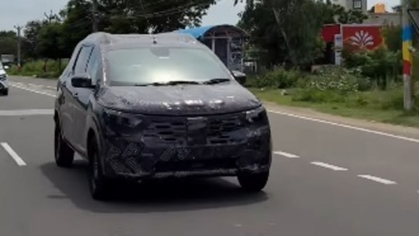 Nissan MPV spied