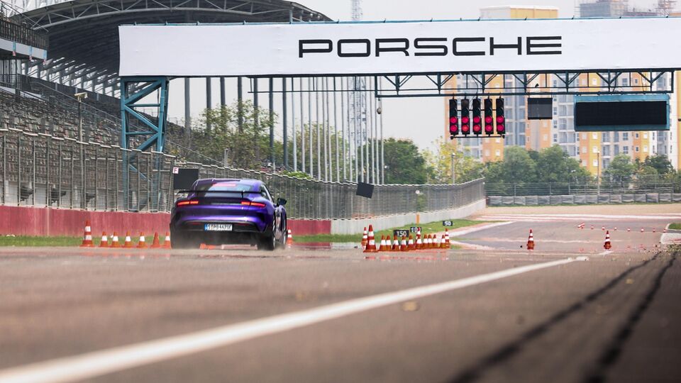 Porsche Macan Turbo Porsche World Road Show 