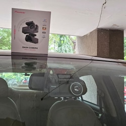 The Pioneer VREC-Z820DC has a sleek and practical design