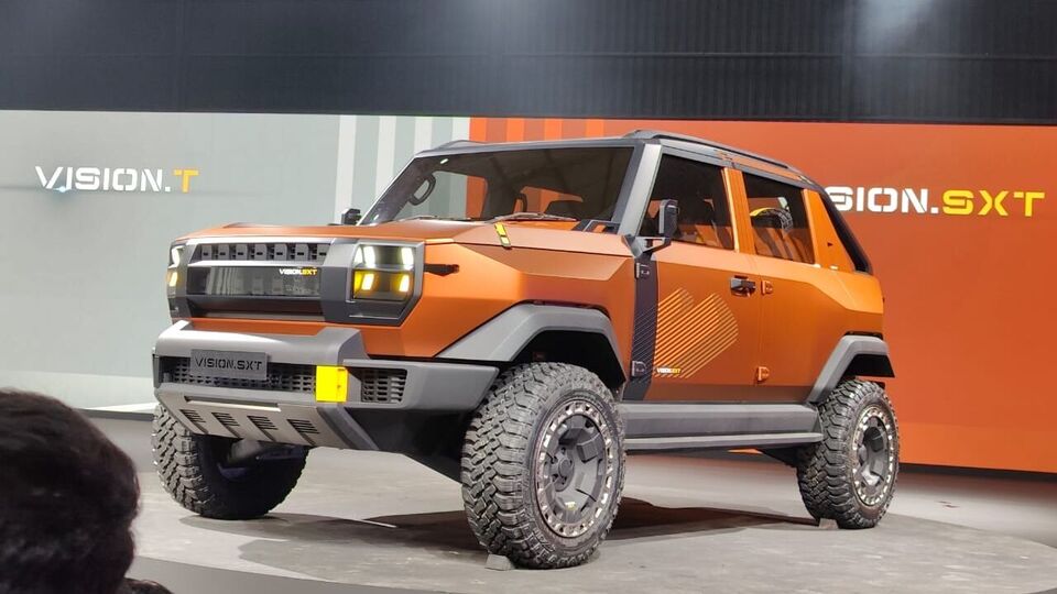 Mahindra Vision SXT