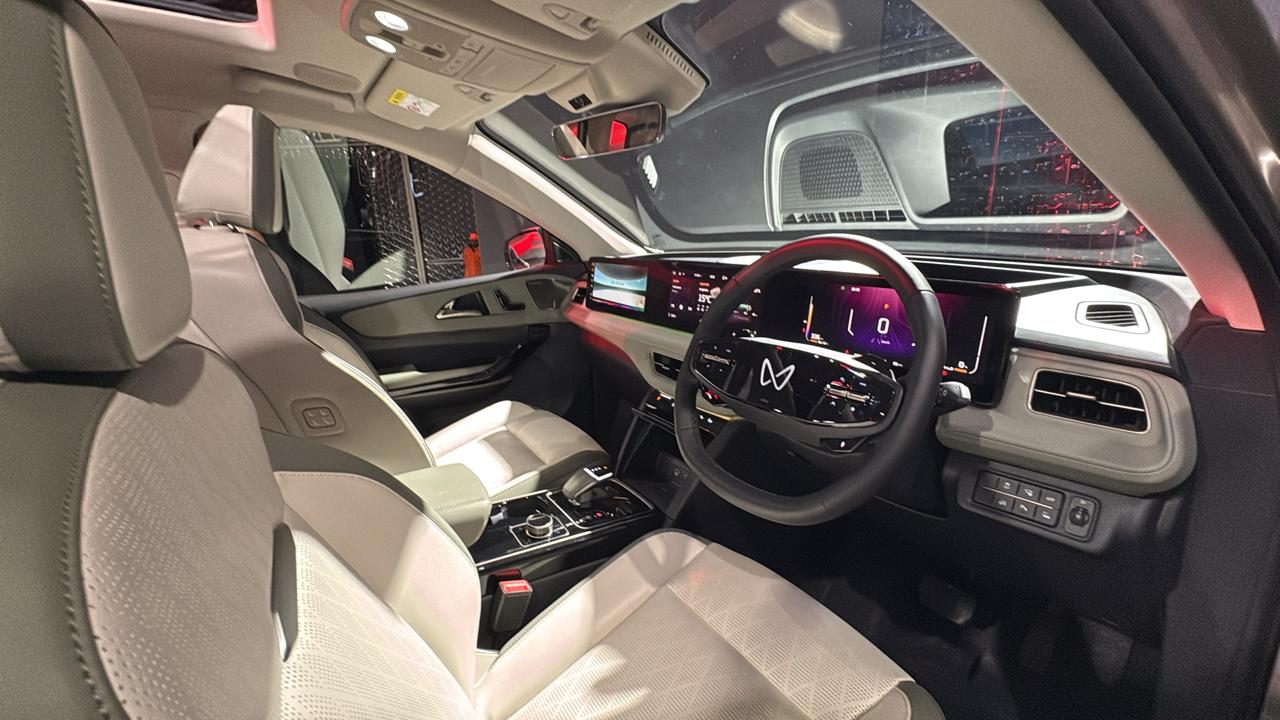 విశాలమైన క్యాబిన్ స్పేస్, అధునాతన ఫీచర్లు