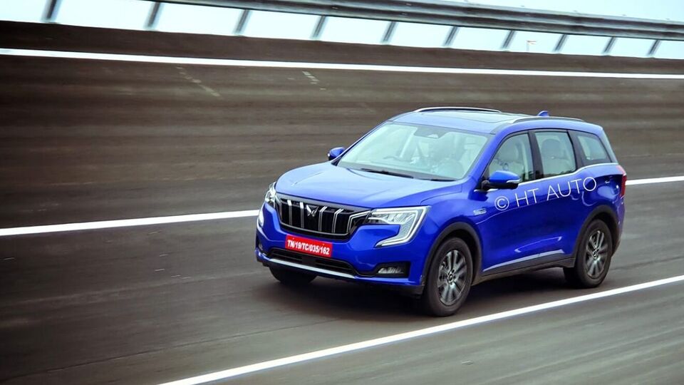 XUV700