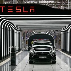 A Tesla patent filing suggests future EVs could integrate satellite communication hardware