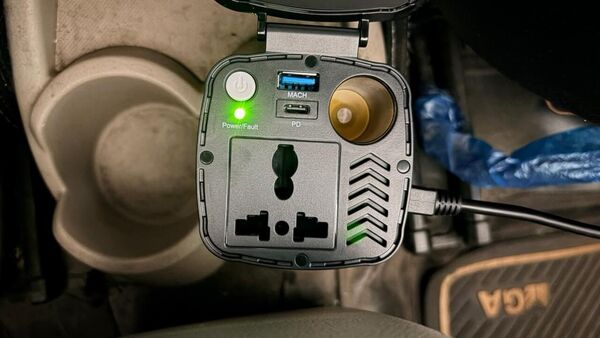 Portronics CarPower One inverter charger