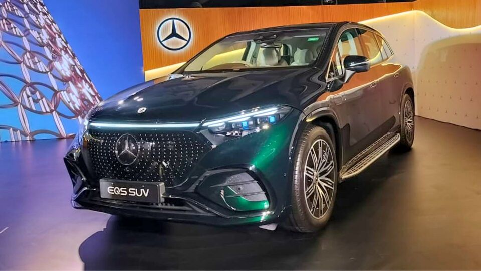 2026 Mercedes-Benz EQS Front Profile