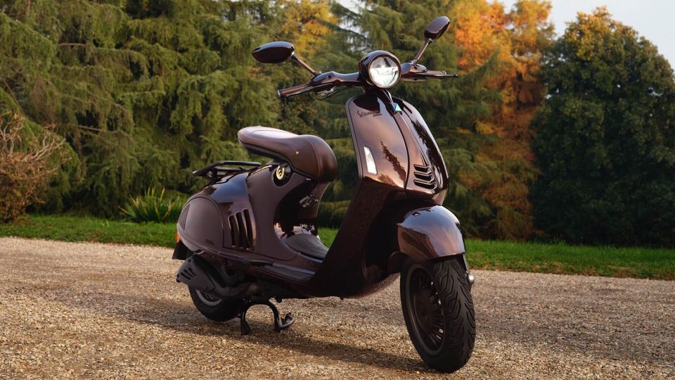 Vespa 946 Horse
