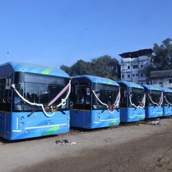 Rekha Gupta, Delhi CM, electric buses Delhi, CESL tender, SWITCH Mobility, low-floor EV buses, Delhi transport, public transport EV