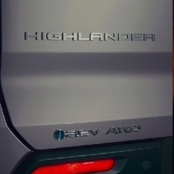 Toyota Highlander gets an electric iteration, expected to launch in 2027