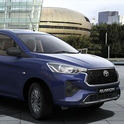 Toyota Rumion's base variant is offered in five colour options.