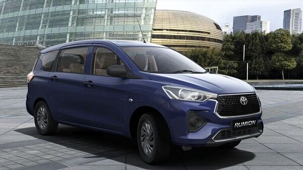 Toyota Rumion's base variant is offered in five colour options.