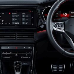 Automatic transmissions make city driving far easier. These five cars combine user-friendly gearboxes with strong performance and everyday usability.