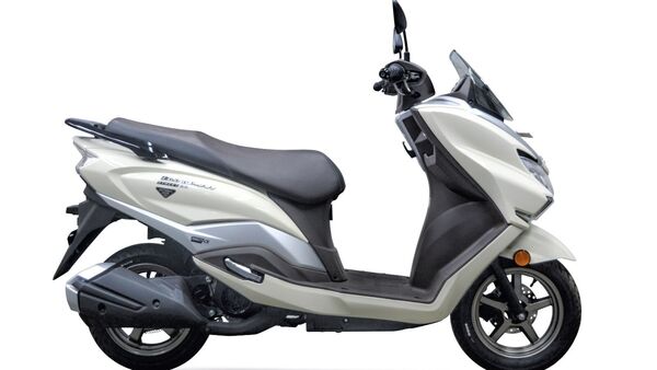 Suzuki Burgman in new Pearl Grace White colour scheme. 