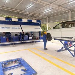 Maruti Suzuki Quickstop unit installed at an urban location to offer on-site vehicle servicing.