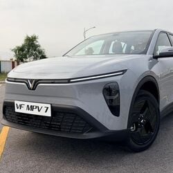 VF MPV 7 will also spawn a commercial variant which will be called Limo Green.