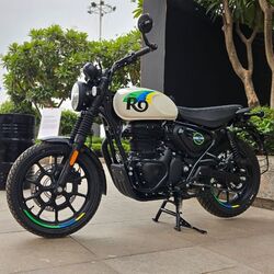 A quick buying guide to the Royal Enfield Hunter 350 covering price, engine, features, and ride quality.