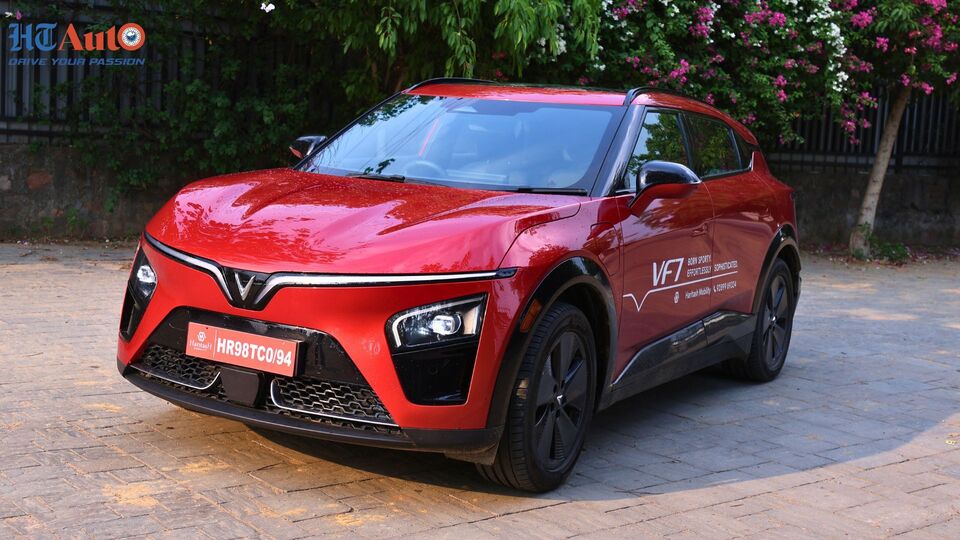 VinFast VF7
