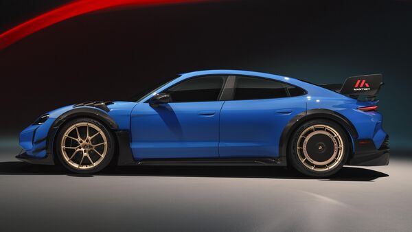 MY27 Porsche Taycan 