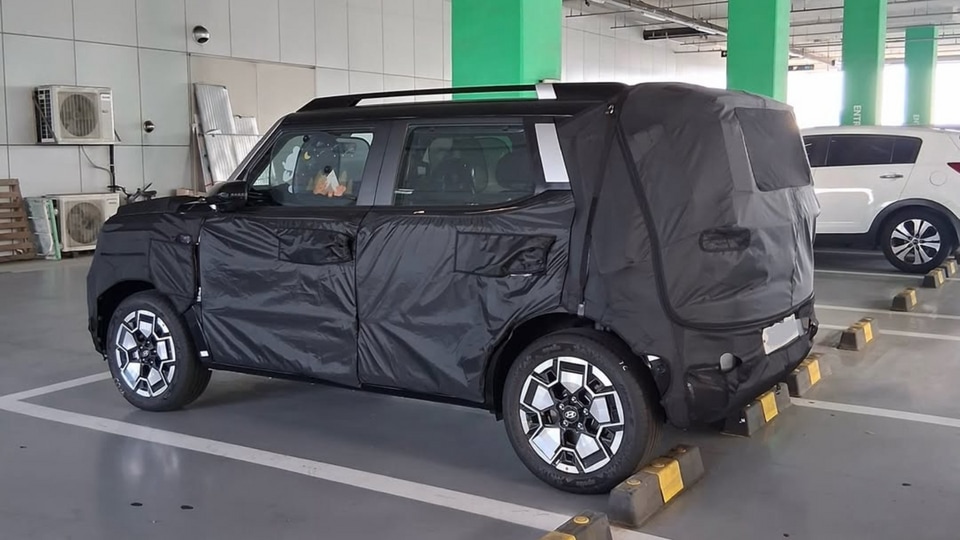 Hyundai electric sub-compact SUV spied