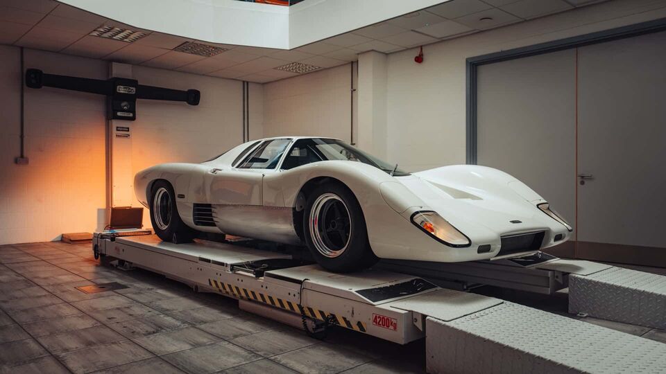 McLaren M6GT