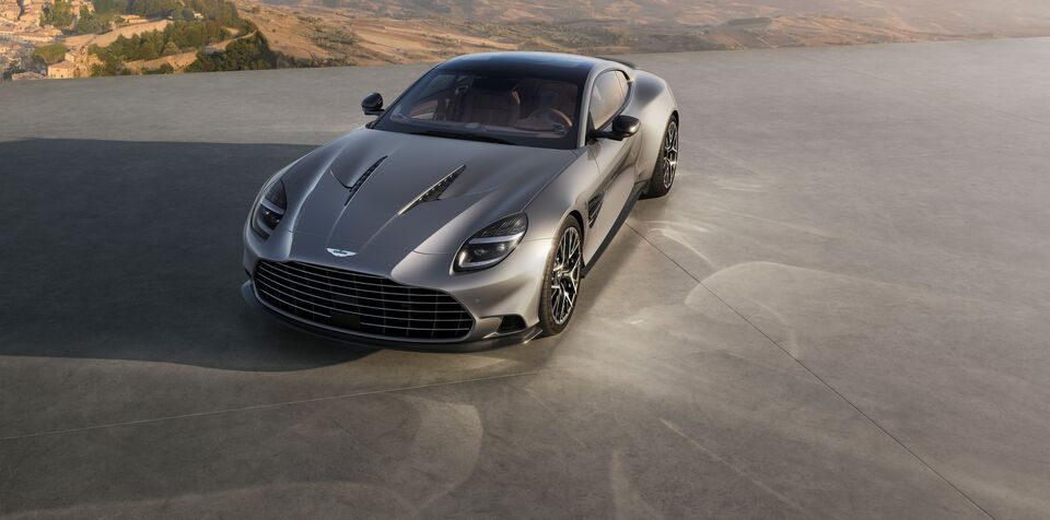 Aston Martin Vanquish 25