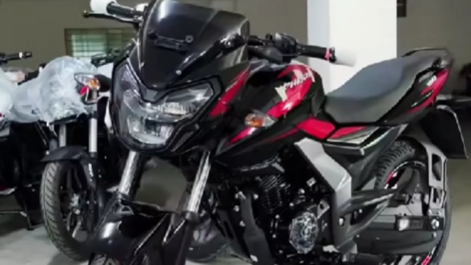 New Bajaj Pulsar 150 reaches dealerships ahead of launch; redesigned front fascia with LED headlamps and air-oil cooled 150cc engine expected