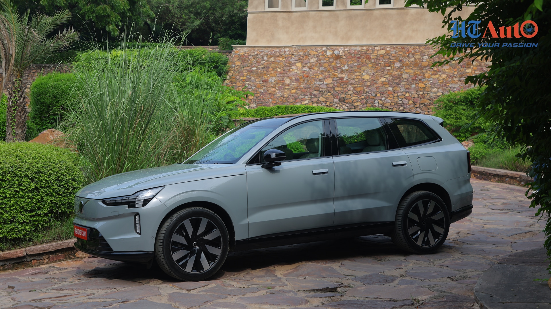 Volvo EX90 Side