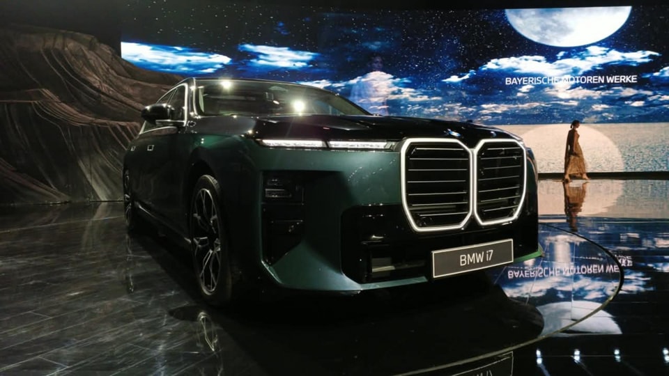 BMW i7