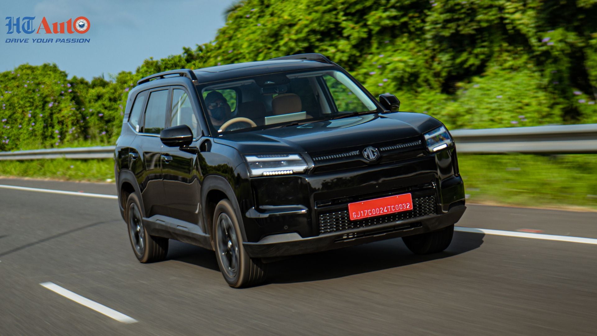 MG Hector Tomahawk EV Driving