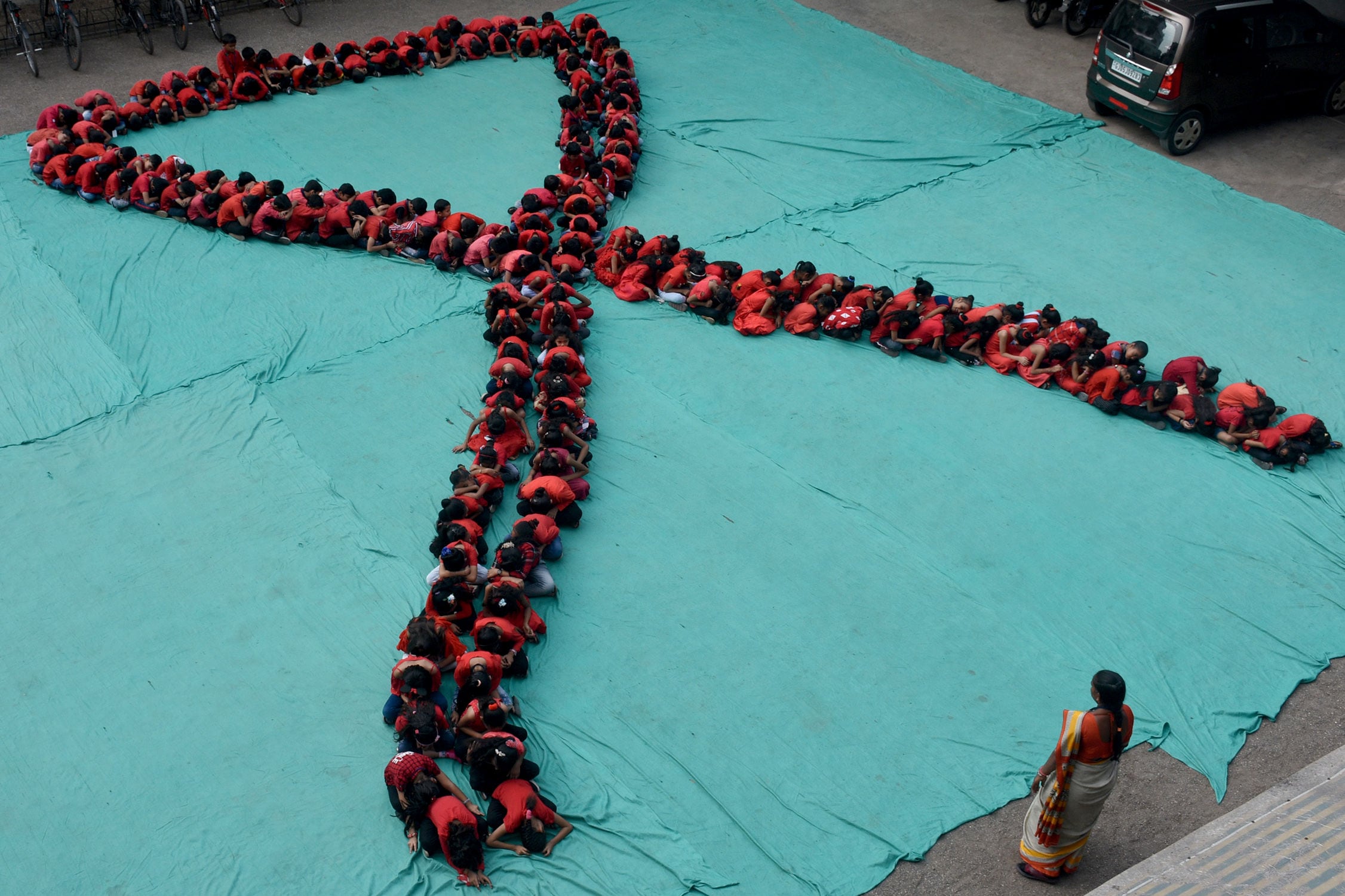 ব শ ব এইডস দ বস ক ছ ল ন প রথম র গ ক ভ ব ছড ল এইচআইভ World Aids Day Who Was The First Patient How Did The Disease Spread Bangla News