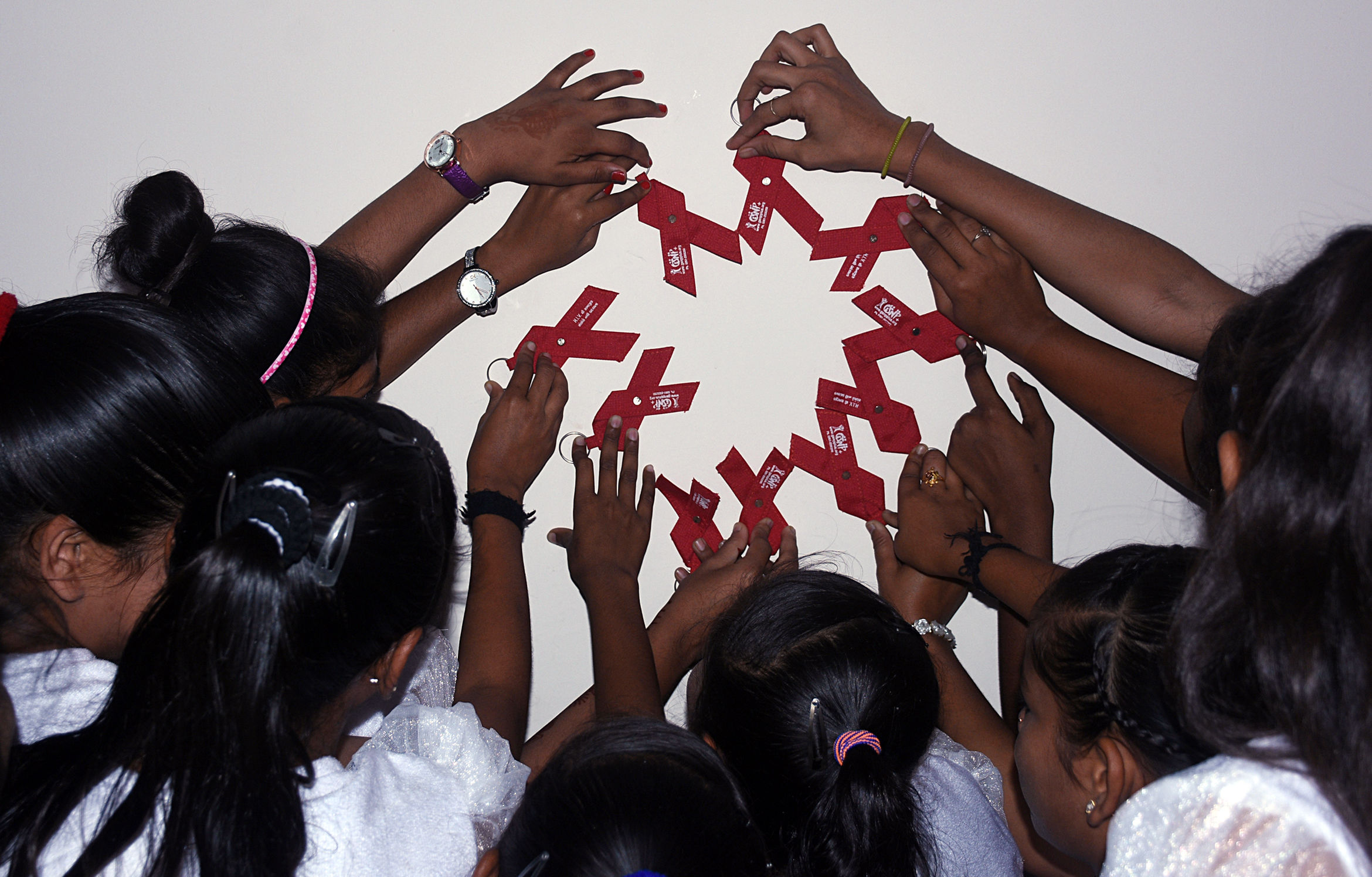 ব শ ব এইডস দ বস ক ছ ল ন প রথম র গ ক ভ ব ছড ল এইচআইভ World Aids Day Who Was The First Patient How Did The Disease Spread Bangla News