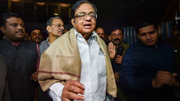 আইএনএক্স মামলায় জামিন পেয়ে তিহাড় জেল থেকে বুধবার রাতে মুক্তি পেলেন প্রাক্তন অর্থমন্ত্রী পি চিদম্বরম। ছবি সৌজন্যে পিটিআই। (PTI) আইএনএক্স মামলায় জামিন পেয়ে তিহাড় জেল থেকে বুধবার রাতে মুক্তি পেলেন প্রাক্তন অর্থমন্ত্রী পি চিদম্বরম। ছবি সৌজন্যে পিটিআই। (PTI)