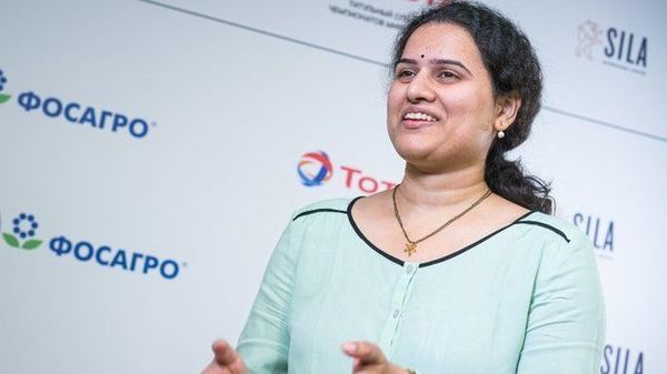চ্যাম্পিয়ন হওয়ার পর উচ্ছ্বসিত কোনেরু হাম্পি (ছবি সৌজন্য টুইটার @FIDE_chess) চ্যাম্পিয়ন হওয়ার পর উচ্ছ্বসিত কোনেরু হাম্পি (ছবি সৌজন্য টুইটার @FIDE_chess)