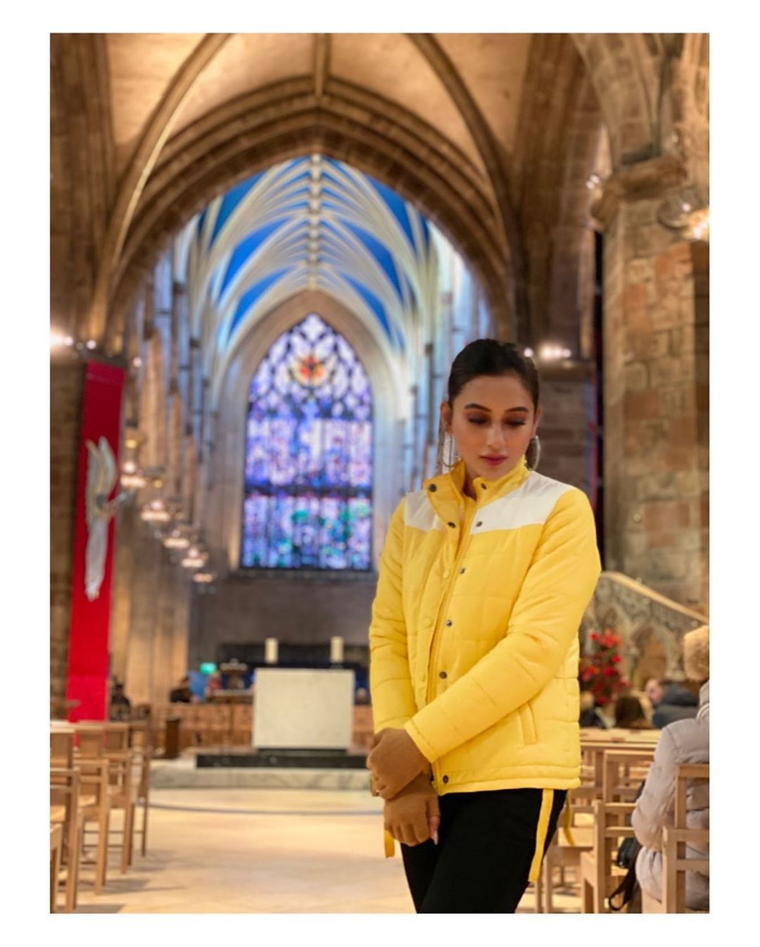ミミは、Instagramに旅行の写真を投稿することで、すべてのことを神に感謝しました（写真提供：Instagram mimichakraborty） 