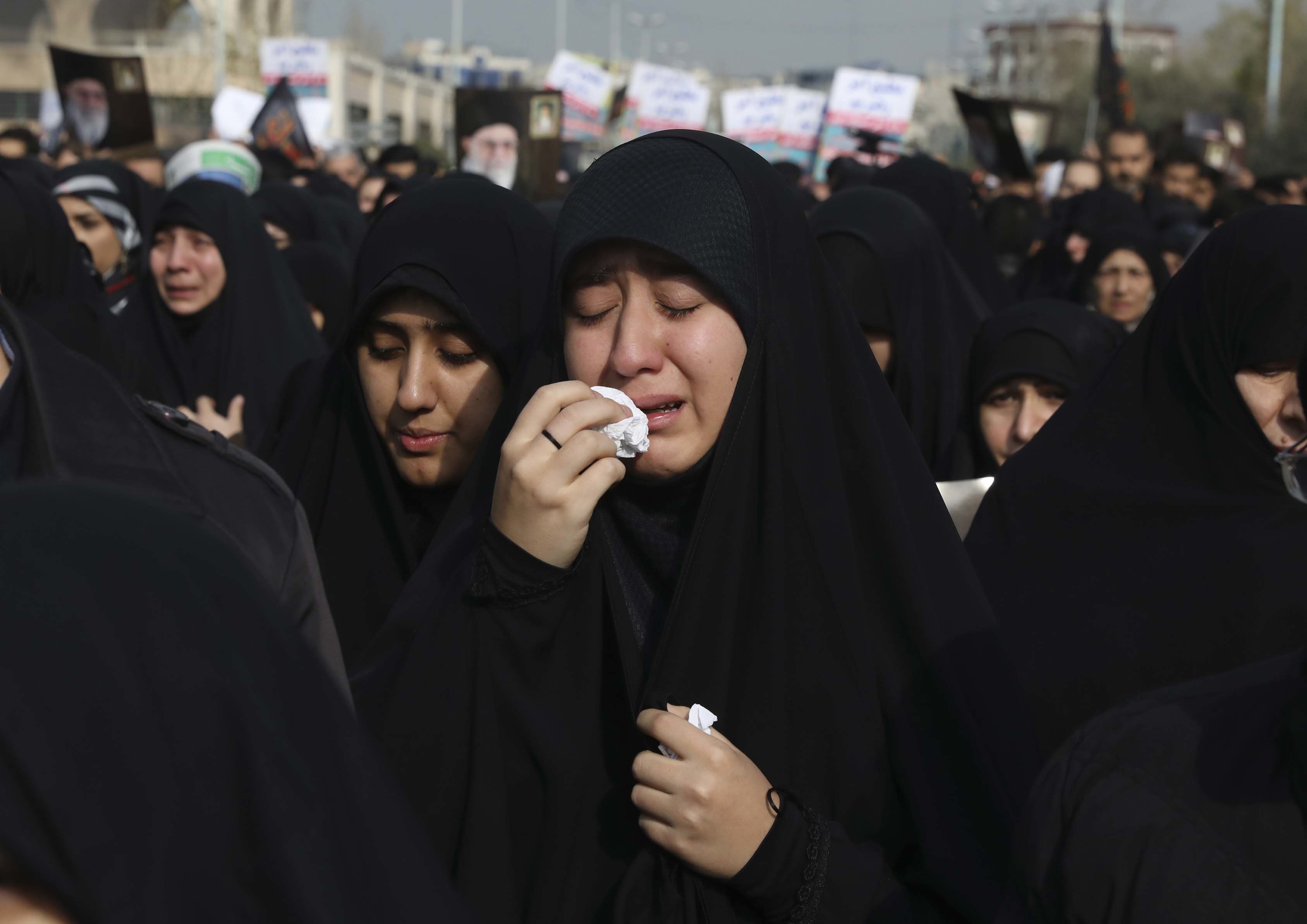 2003年の米国主導のイラク侵攻後、イランはバグダッドで新たな可能性を見出している。 テヘランはイラクのソレイマニに圧力をかける。 彼はテロリストを支援するだけでなくアメリカを助けました。 目標は、過激派がアメリカを押し戻すことでした。 その結果、イラクにおけるテヘランの影響力が高まるでしょう。 （写真提供AP）
