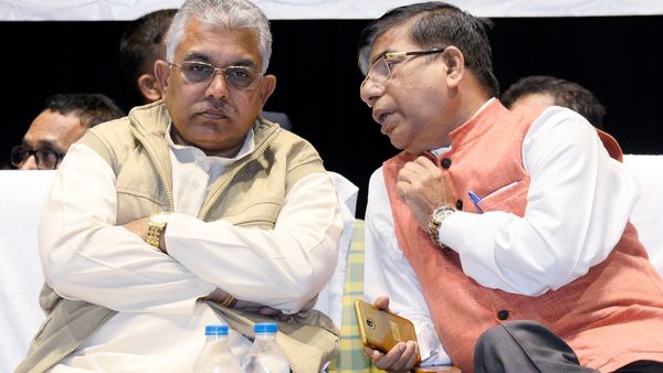 বাঁকুড়ার সাংসদ সুভাষ সরকারের সঙ্গে আলাপচারিতায় বিজেপির পশ্চিমবঙ্গ রাজ্য সভাপতি দিলীপ ঘোষ বাঁকুড়ার সাংসদ সুভাষ সরকারের সঙ্গে আলাপচারিতায় বিজেপির পশ্চিমবঙ্গ রাজ্য সভাপতি দিলীপ ঘোষ