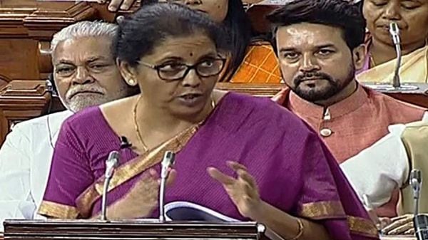 ১ ফেব্রুয়ারি সংসদে কেন্দ্রীয় বাজেট পেশ করতে পারেন অর্থমন্ত্রী নির্মলা সীতারমন। ১ ফেব্রুয়ারি সংসদে কেন্দ্রীয় বাজেট পেশ করতে পারেন অর্থমন্ত্রী নির্মলা সীতারমন।
