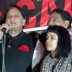 শাহিন বাগে থারুর 