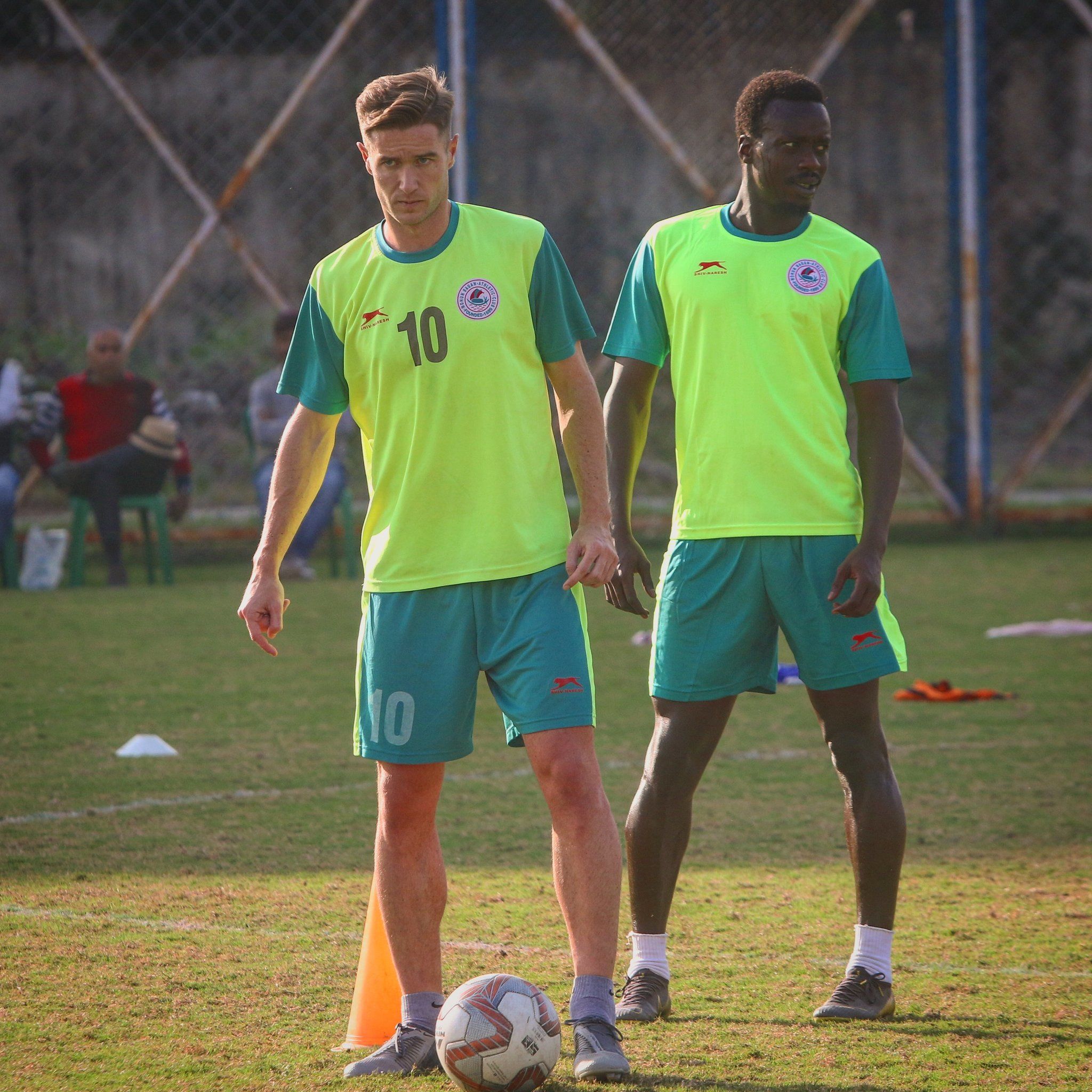 ডার্বিতে ফোকাস (ছবি সৌজন্য টুইটার @ILeagueOfficial ) ডার্বিতে ফোকাস (ছবি সৌজন্য টুইটার @ILeagueOfficial )