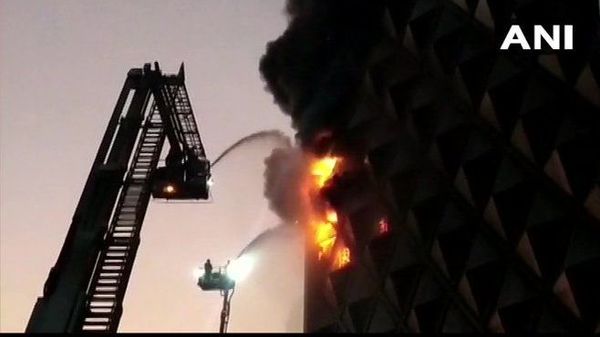 সুরাটে আগুন সুরাটে আগুন