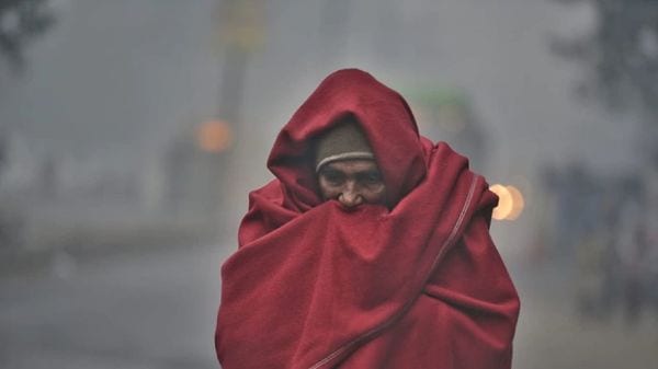 চলে যাওয়ার আগে ঘুরে দাঁড়াল শীত। চলে যাওয়ার আগে ঘুরে দাঁড়াল শীত।