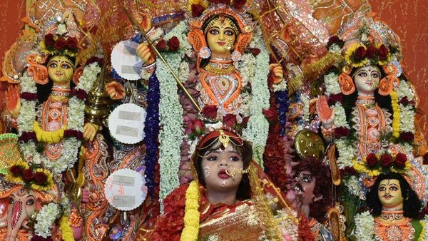 কুমারী পুজোয় ফতিমা (ছবি সৌজন্য হিন্দুস্তান টাইমস) কুমারী পুজোয় ফতিমা (ছবি সৌজন্য হিন্দুস্তান টাইমস)