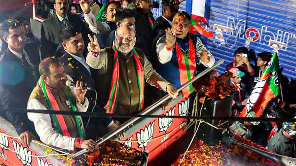 দিল্লিতে রোড শো অমিতের (PTI) দিল্লিতে রোড শো অমিতের (PTI)