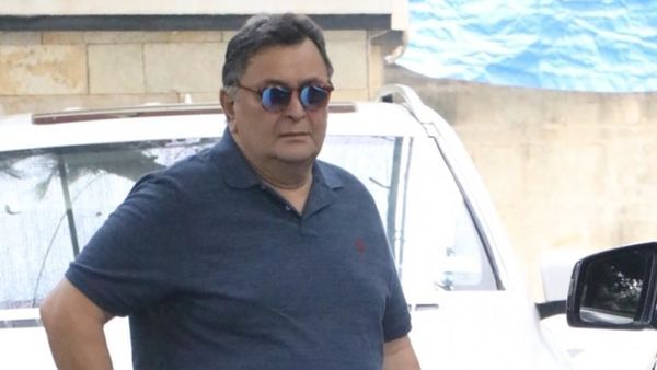 ২০১৯ সেপ্টেম্বরে দেশে ফিরে লেন্সবন্দী ঋষি কাপুর (সৌজন্যে-আইএএনএস) ২০১৯ সেপ্টেম্বরে দেশে ফিরে লেন্সবন্দী ঋষি কাপুর (সৌজন্যে-আইএএনএস)